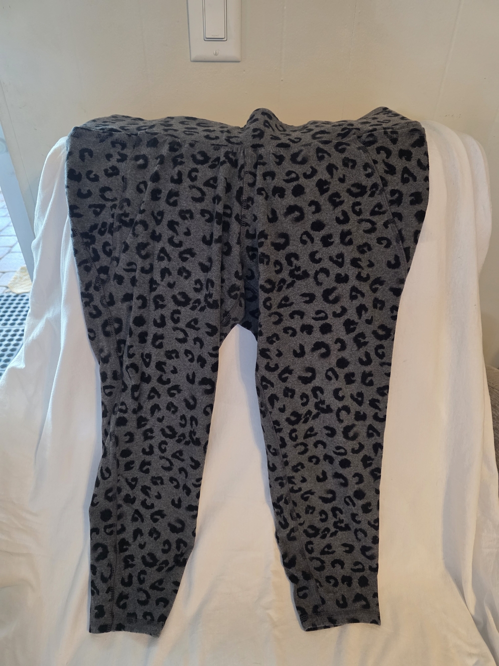 Womens Cropped Livi Leggings Gray Leopard Print L